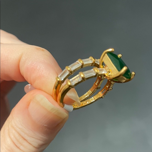 Elegant Green and Gold Ring size 7 emerald baguette 2 rings set - Picture 4 of 13